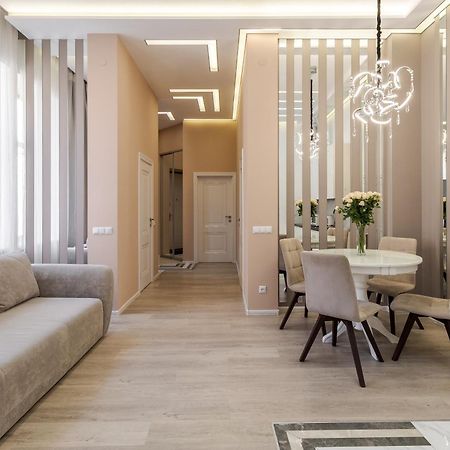 Royal Stylish Apartment In The Old City 利沃夫 外观 照片