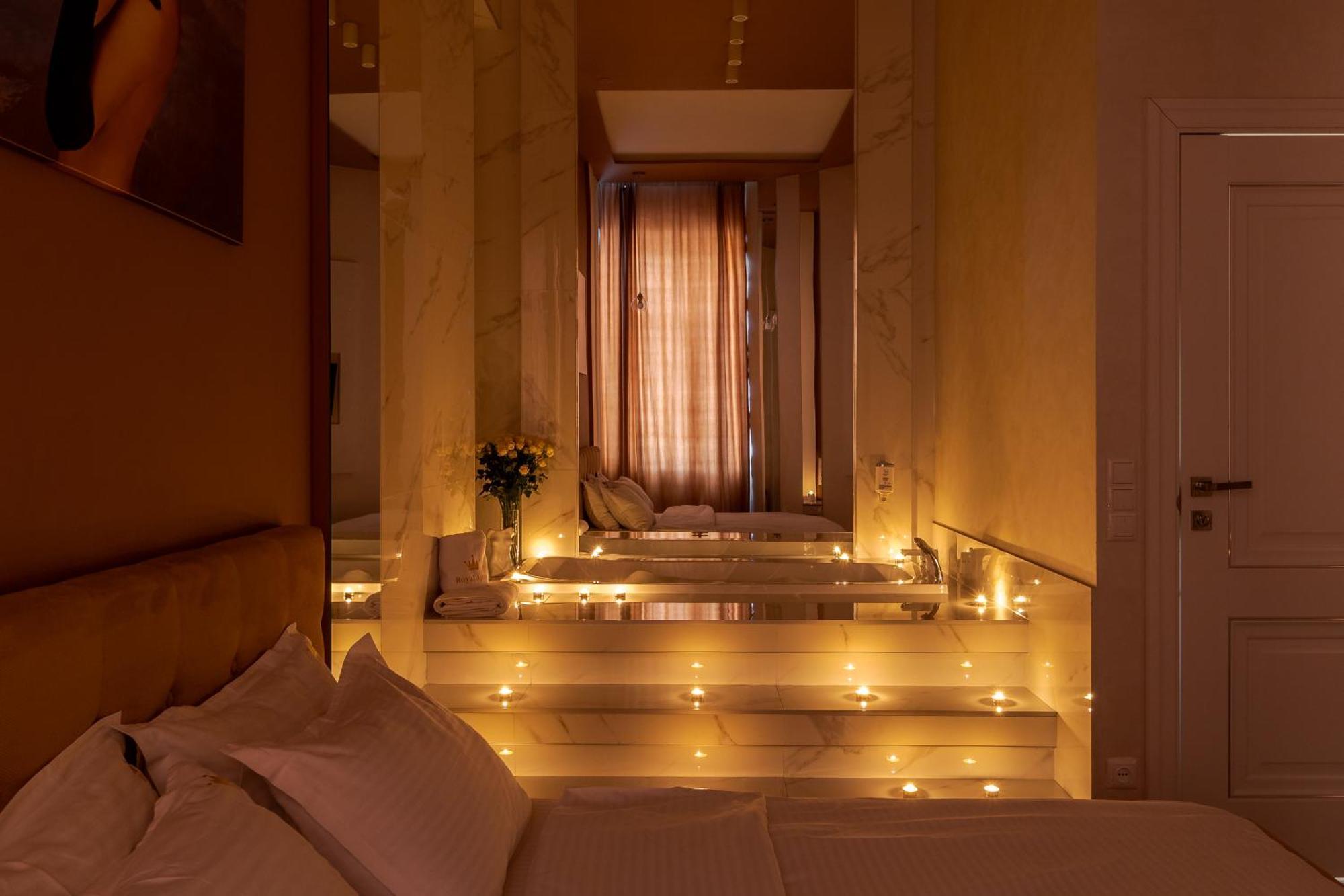 Royal Stylish Apartment In The Old City 利沃夫 外观 照片