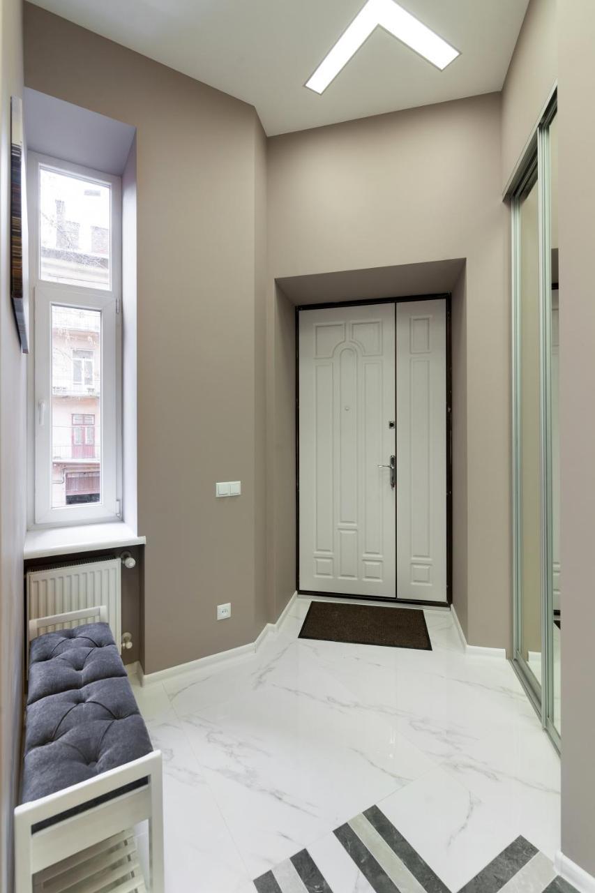 Royal Stylish Apartment In The Old City 利沃夫 外观 照片