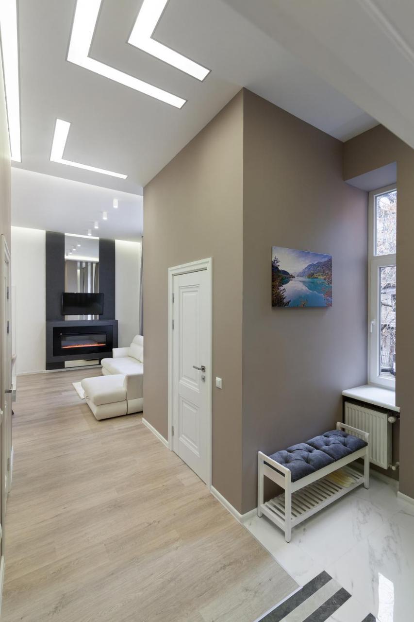 Royal Stylish Apartment In The Old City 利沃夫 外观 照片