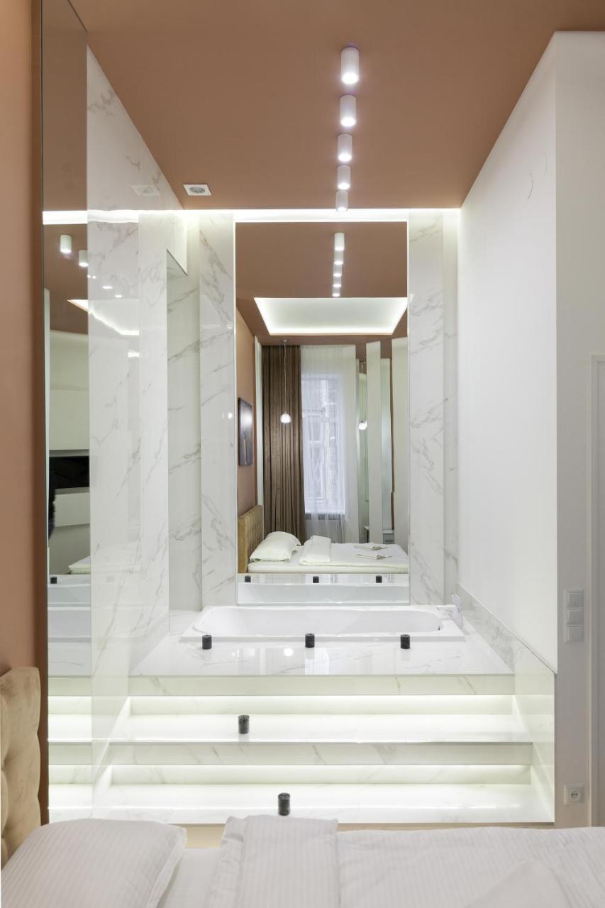 Royal Stylish Apartment In The Old City 利沃夫 外观 照片
